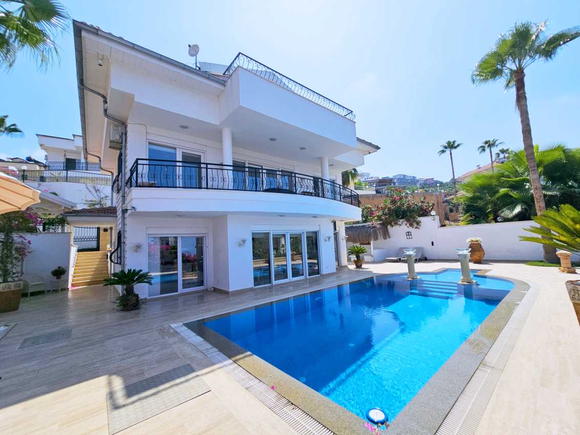 Villa on Hollywood Boulevard
