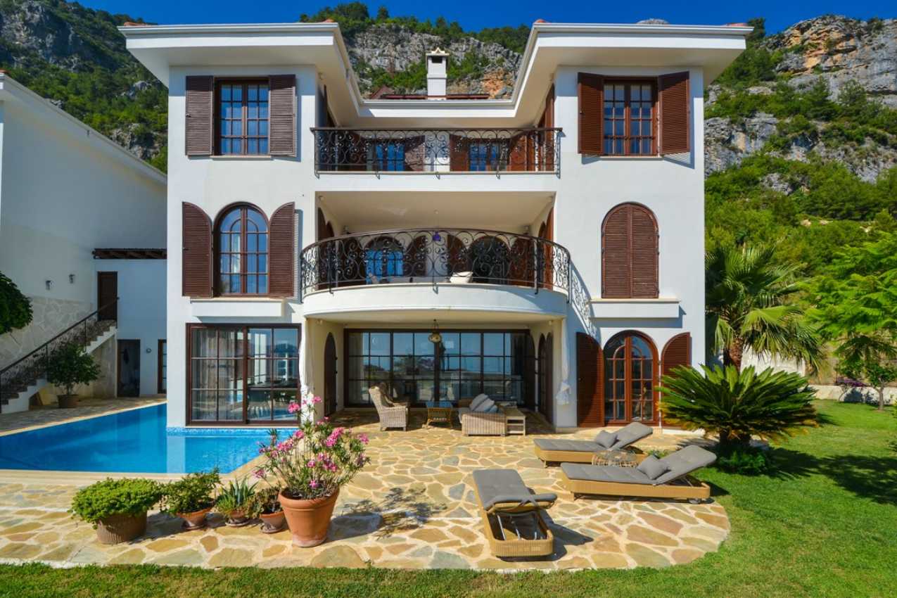 Alanya/Bektaş'ta Lüks 5+2 Villa